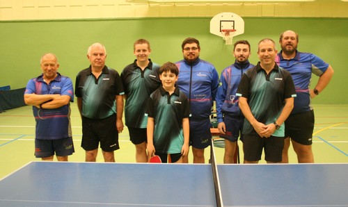 Les equipes de CHAGNY TT 3 et FC GUEUGNON 2