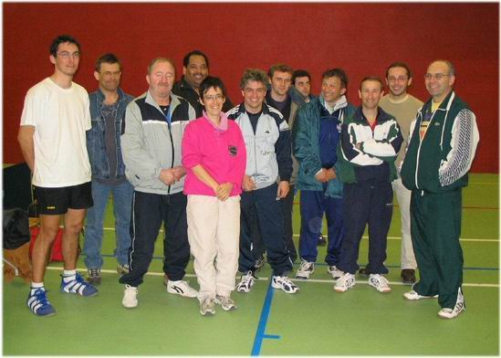 La photo des 2 équipes après la compétition (Manque Stephane)